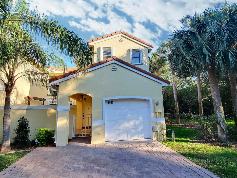 1415-Weeping-Willow-Way-Hollywood-FL-33019