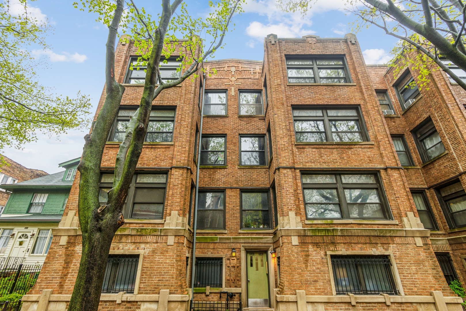 6830 N Lakewood Ave #3, Chicago, IL 60626