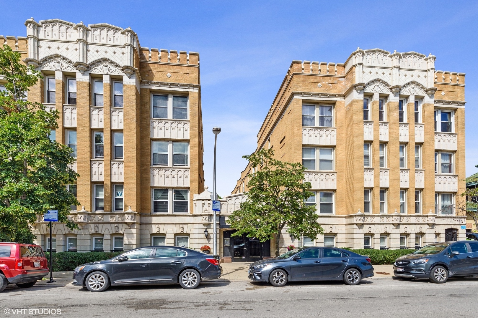 4240 N Clarendon Ave #214S, Chicago, IL 60613