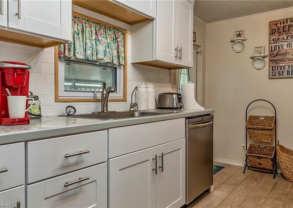 28 Enchanting Blvd E 28, Naples, FL 34112