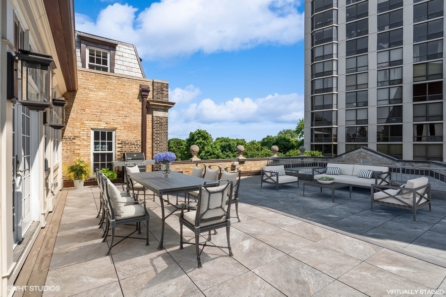 2700 N Lakeview Ave #2, Chicago, IL 60614