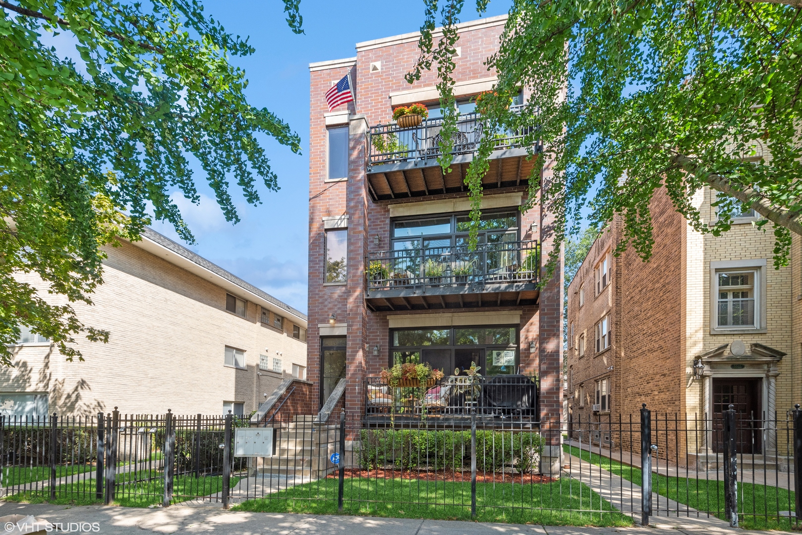 5537 N Campbell Ave #2, Chicago, IL 60625