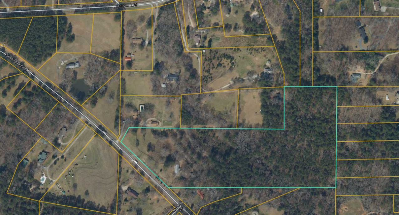 879 Sandy Creek Rd, Fayetteville, GA 30214
