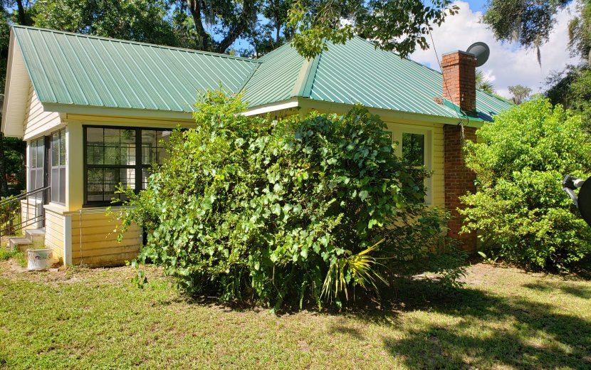 685 3rd Ave, Welaka, FL 32193