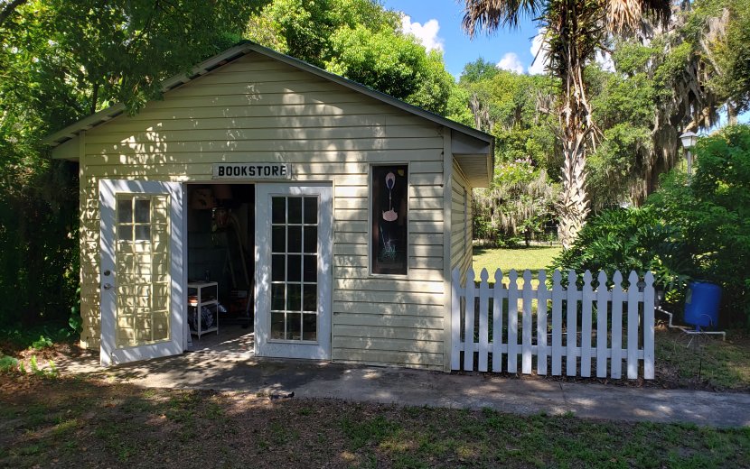 685 3rd Ave, Welaka, FL 32193