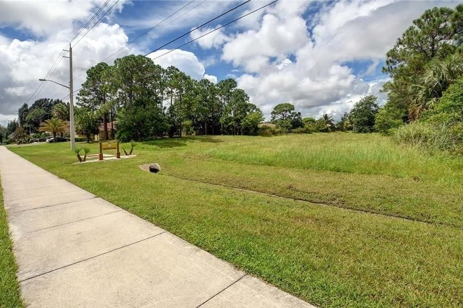 2798 SW Savona Blvd, Port St. Lucie, FL 34953