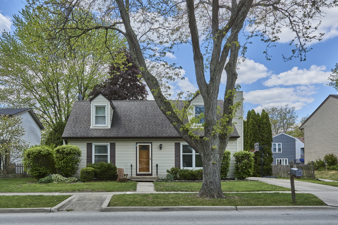 100 Deerpath Dr, Vernon Hills, IL 60061